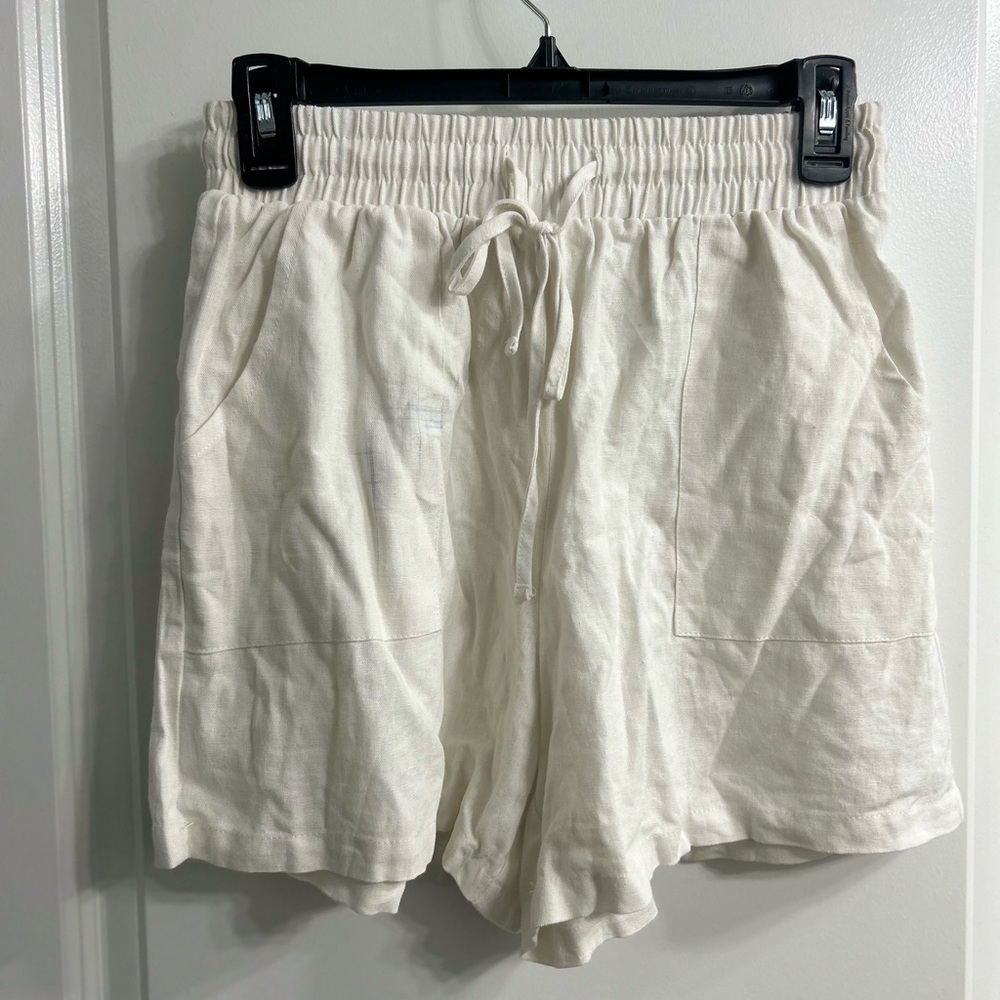 Nicole Miller High Waist Cream Shorts